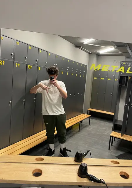 Я Stas, 20 років з Львова, шукаю знайомство для дружби