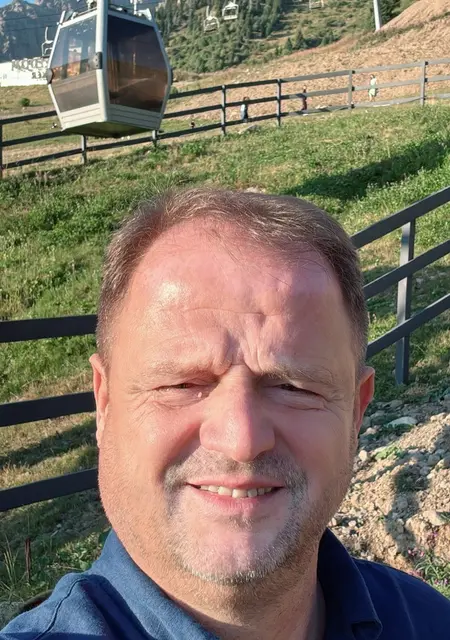 Я Tuncay, 47, знакомлюсь для открытые отношения в Алматы