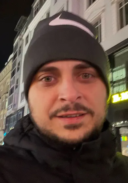 Энрике из Лейпцига, ищу на сайте знакомства на одну ночь