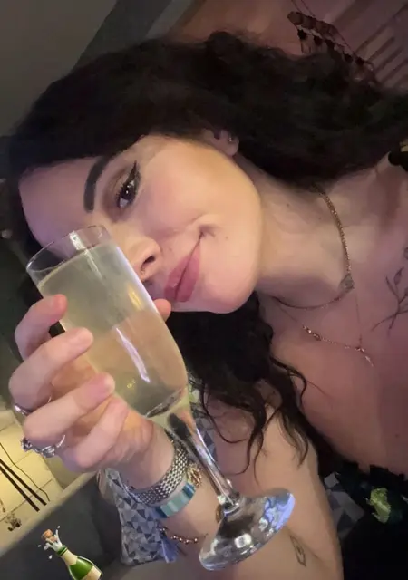 Camillea из Дижон, ищу на сайте постоянные отношения