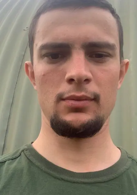 Я Владимир, 28 років з Києва, шукаю знайомства без зобов'язань