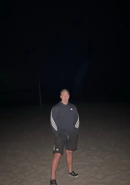 I'm Andrey, 25, looking to meet for long-term in Bradford