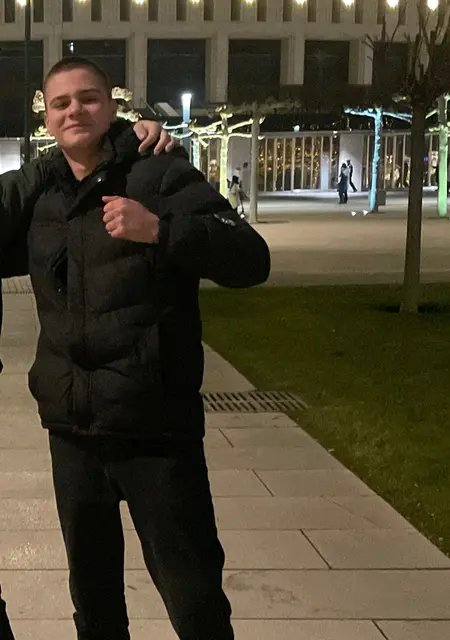 Кирилл з Донецька, мені 19 років, познайомлюсь на одну ніч