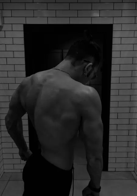 Я Василь, 19 років з Кам'янського, шукаю знайомства на одну ніч