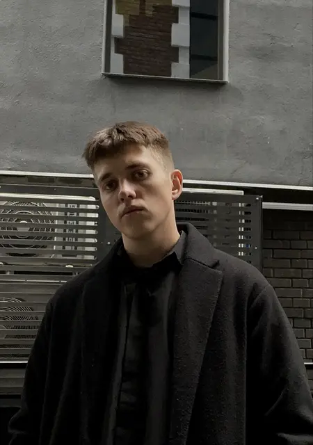 Дмитрий из Вены, мне 21, познакомлюсь для приятного времяпровождения