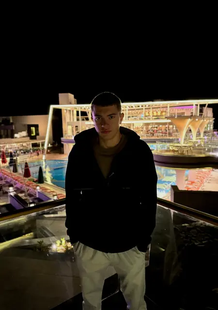 Я Bogdan, 21, из Каира, ищу знакомство для постоянных отношений