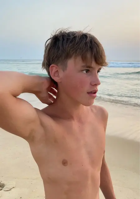 Я Aedann, 21, из Парижа, ищу знакомство для вирта