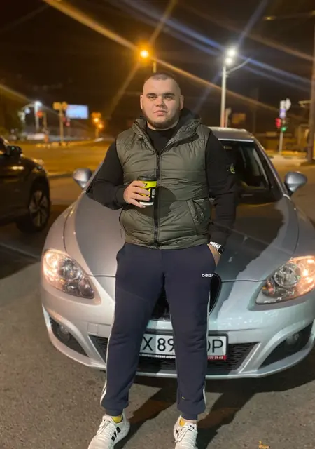 Я Максим, 28 років, знайомлюсь без зобов'язань у Харкові