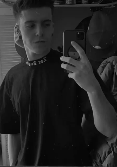 Anthony из Кальдас-де-Рейес, мне 20, познакомлюсь на одну ночь