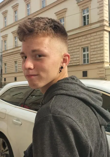 Бодя з Києва, мені 19 років, познайомлюсь на одну ніч