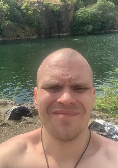 Я Влад, 30 років з Мукачева, шукаю знайомства без зобов'язань