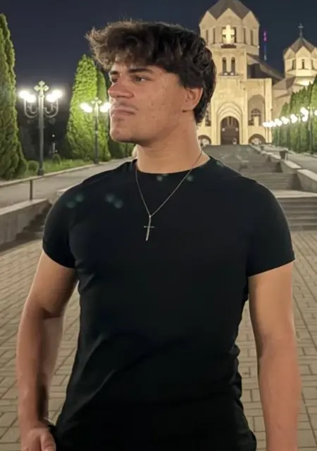 Я Ben, 20, из Еревана, ищу знакомство для общения