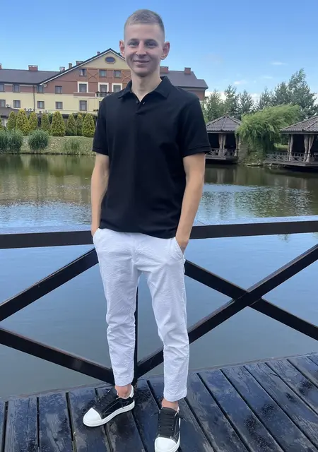 Я Дмитро, 21 років, знайомлюсь без зобов'язань у Львів