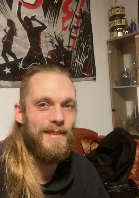 Micha из Ольденбурга, мне 26, познакомлюсь для общения