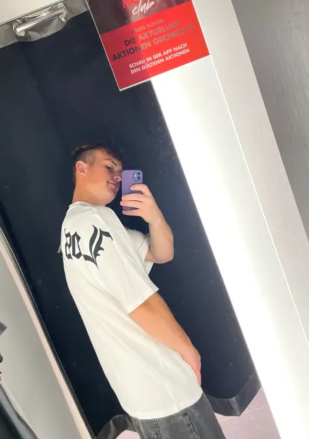 Я Андрей, 22, знакомлюсь без обязательств в Кёльне