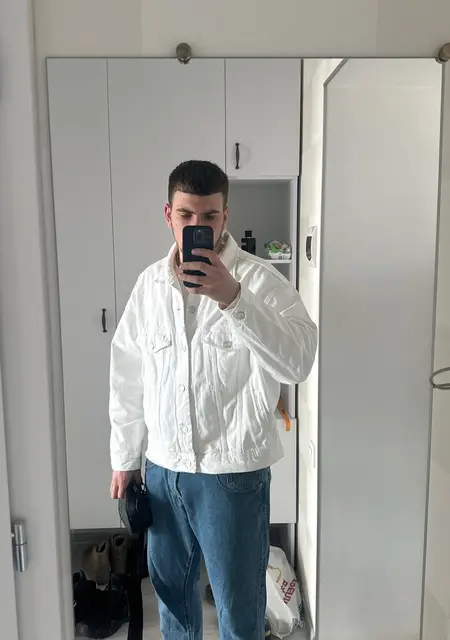 Я David, 21 років з Одеси, шукаю знайомства без зобов'язань