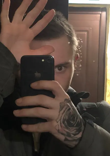 Я Роман, 19 років, знайомлюсь без зобов'язань у Кривому Розі