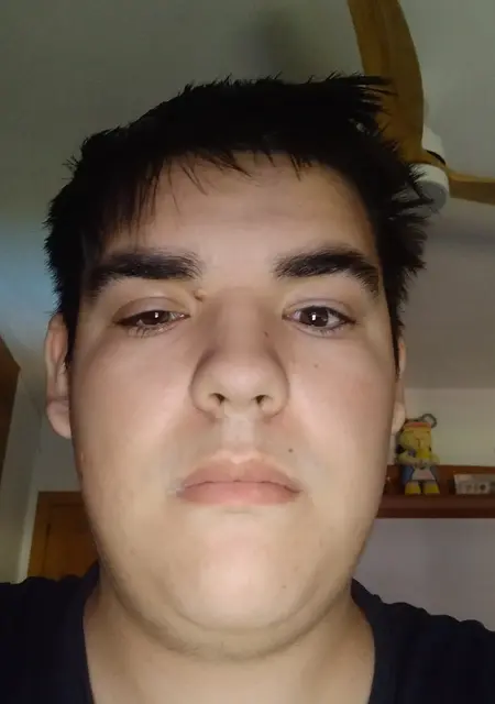 Adrian de Alcorcón, tengo 20 años, listo para conocer para pasatiempo agradable