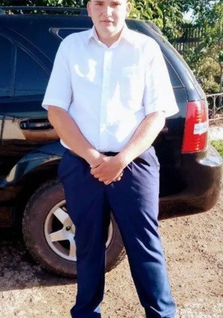 Я Хара Константин, 21 років з Маріуполя, шукаю знайомства без зобов'язань