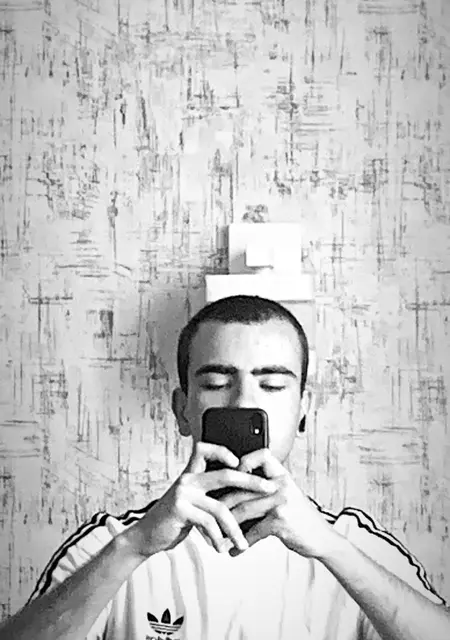 Я Даня, 19 років з Полтавы, шукаю знайомства без зобов'язань