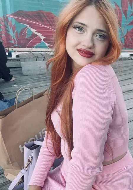 Я Лена, 19 років з Одеси, шукаю знайомство для дружби