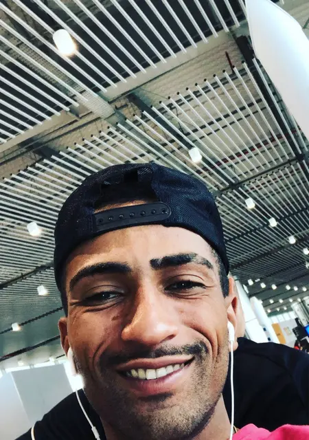 Jonata из Рио-де-жанейро, мне 32, познакомлюсь на одну ночь