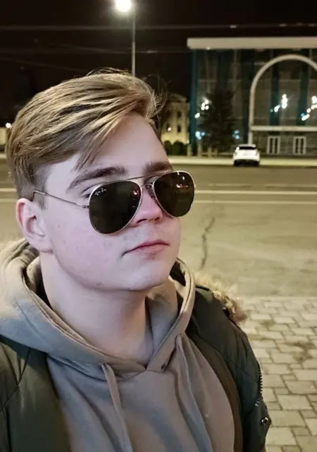 Я Михайло, 20 років, знайомлюсь для постійних стосунків у Харкові
