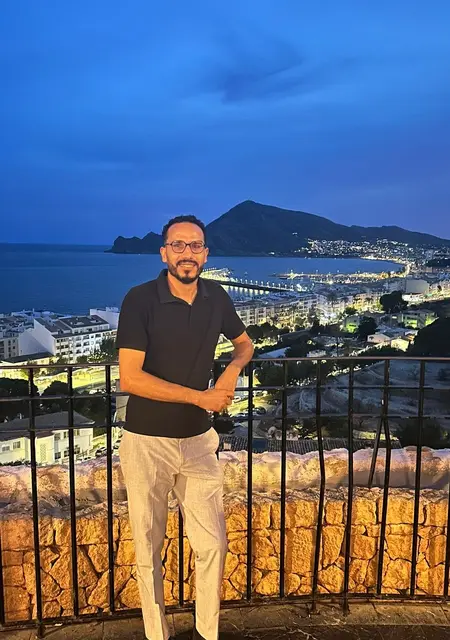 Я Issam Bessam, 31, знакомлюсь для открытые отношения в Альболоте