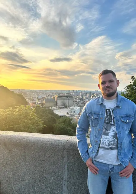 Я Денис, 22, из Николаева, ищу знакомство для приятного времяпровождения