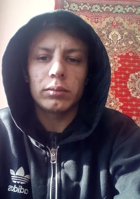 Я Анатолий, 23, знакомлюсь для открытые отношения в Прилуках
