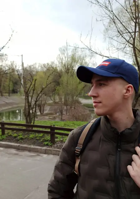 Я Михайло, 21 років, знайомлюсь без зобов'язань у Умани