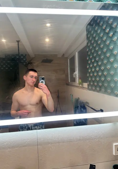 Олег из Оснабрюк, мне 20, познакомлюсь без обязательств