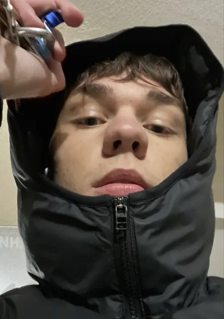 Я Даниил, 18 років, знайомлюсь на одну ніч у Харкові