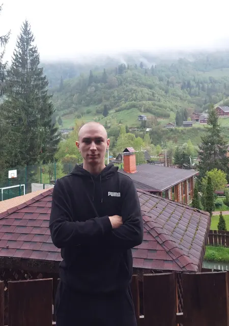 Я Антон, 21 років, знайомлюсь на одну ніч у Кривому Розі