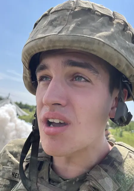 Я Михайло, 18 років з Корсунь-Шевченківський, шукаю знайомства без зобов'язань