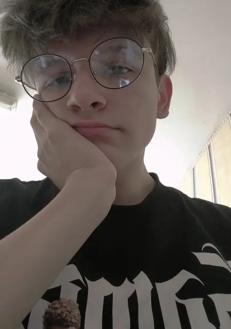 Иван из Минска, мне 18, познакомлюсь для приятного времяпровождения