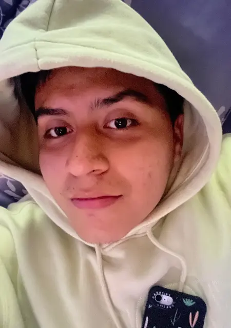 David de Santa Cruz de Tenerife, tengo 21 años, listo para conocer para conversación virtual