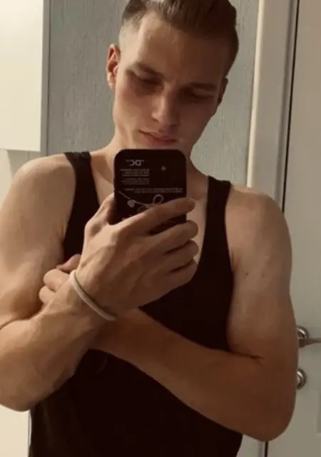 Вадим из Тульчина, мне 20, познакомлюсь для открытые отношения