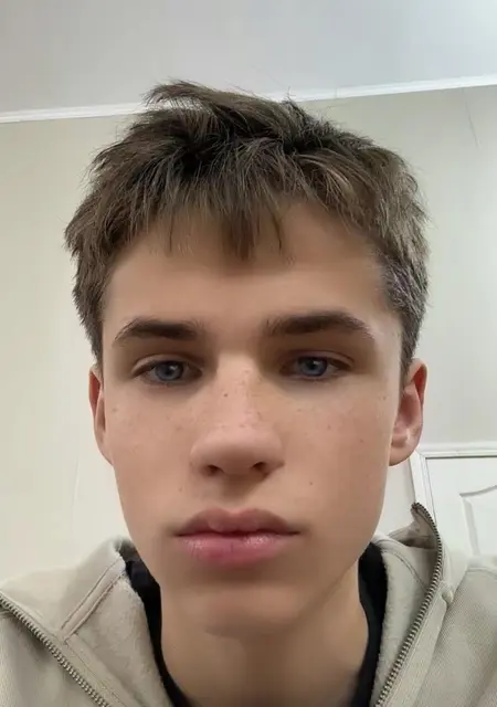 Я Саша, 18, знакомлюсь для вирта в Богуславе