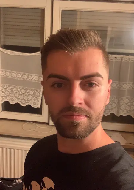 Я Razvan, 27, знакомлюсь без обязательств в Брашове