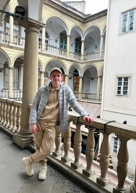 Я Захар, 20 років з Львова, шукаю знайомство для приємного проведення часу