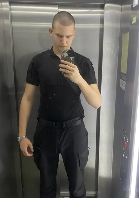 Я Назар, 18 років, знайомлюсь для відкриті стосунки у Одесі