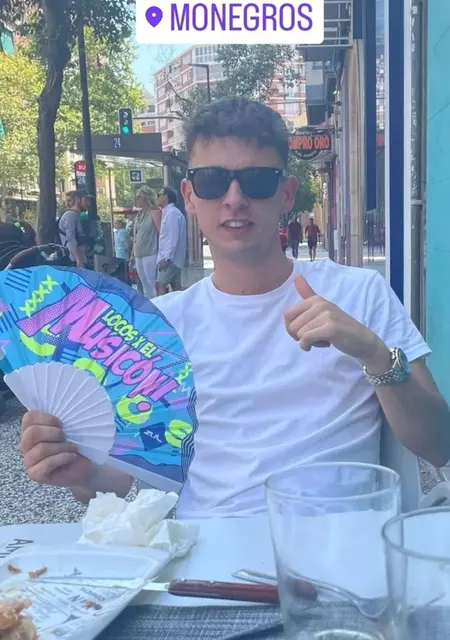 Soy Pablo, 23 años de Pamplona, busco conocer gente para lío de una noche