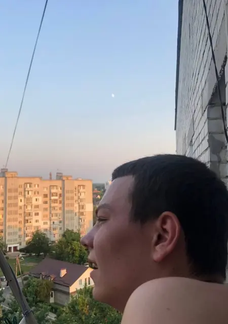 Олег з Чернігова, мені 19 років, познайомлюсь на одну ніч