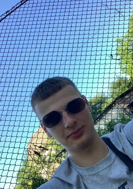 Я Владислав, 20 років, знайомлюсь без зобов'язань у Хмельницькому