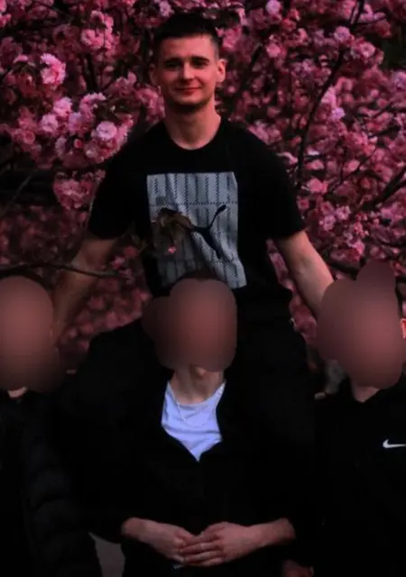 Я Олег, 19, из Киева, ищу знакомство для приятного времяпровождения