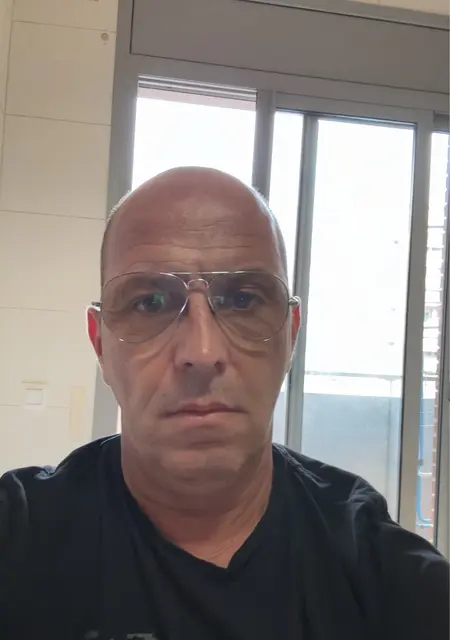 Soy Sebas, 48 años de Getafe, busco conocer gente para relación sin ataduras