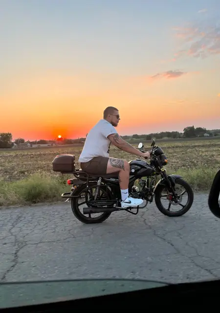 Я Vyacheslav, 27 років з Мелітополя, шукаю знайомства на одну ніч