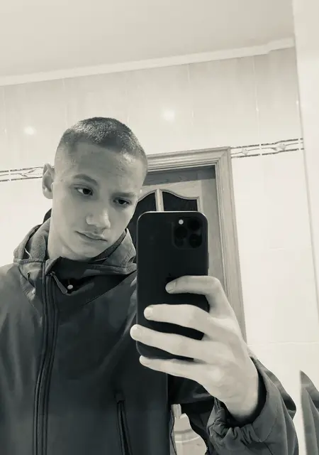 Я Олександр, 18 років, знайомлюсь на одну ніч у Хмельницькому