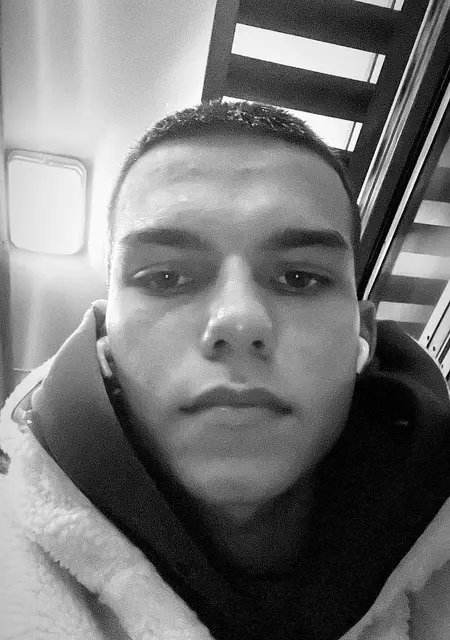 Я Валера, 20 років, знайомлюсь на одну ніч у Мелітополі